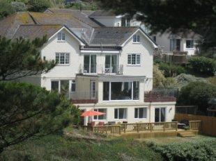 Thorncliff is a considerable house in Mawgan Porth